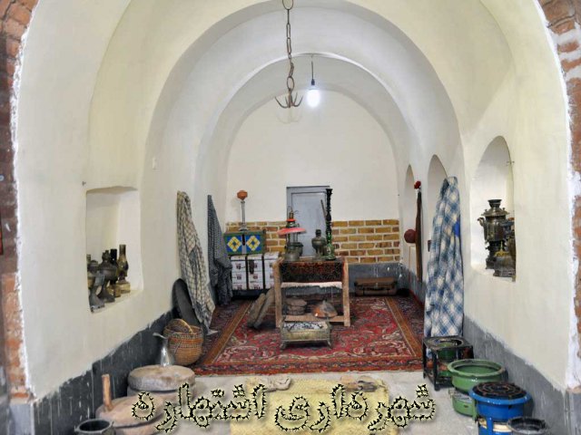 نمایی از نمایشگاه اسناد و آثار قدیمی اشتهارد 